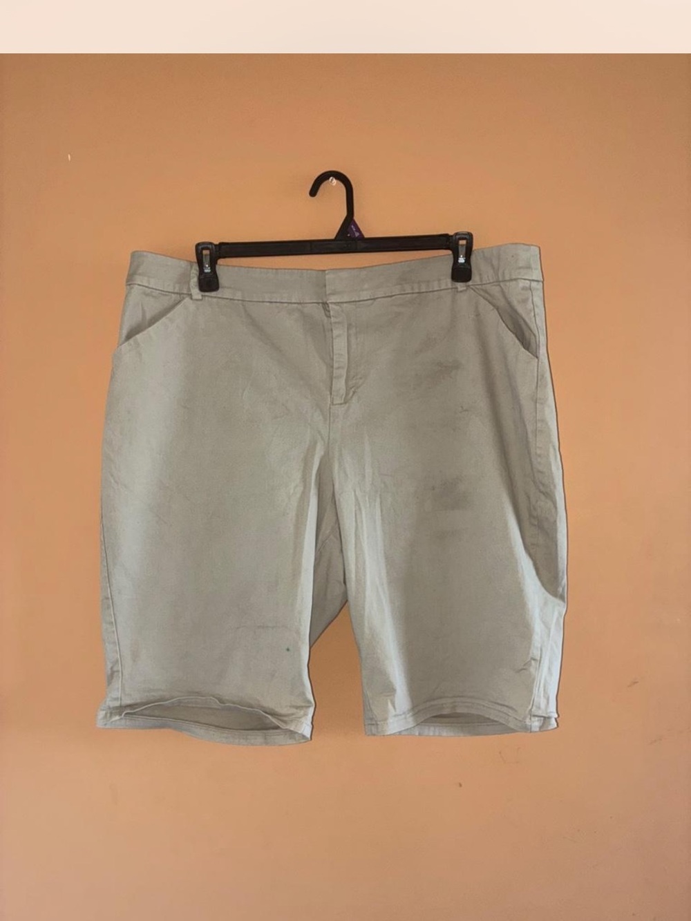Classic Women's Casual Shorts in Khaki